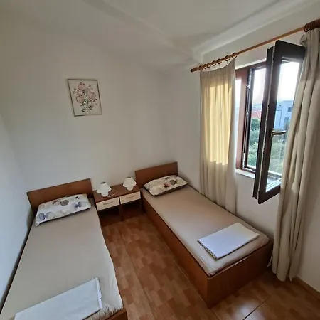 Appartement Lucia - 33150 *