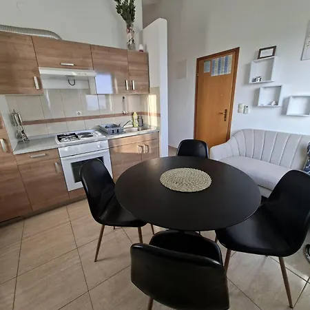 Lucia - 33150 Pakoštane