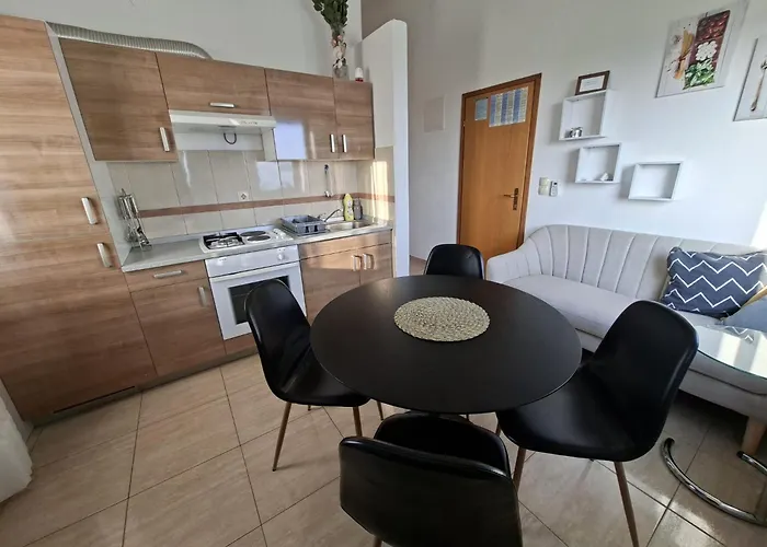 Lucia - 33150 Pakoštane