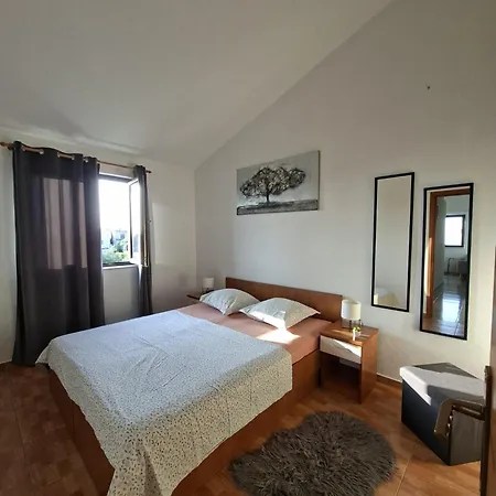 Lucia - 33150 Apartament *